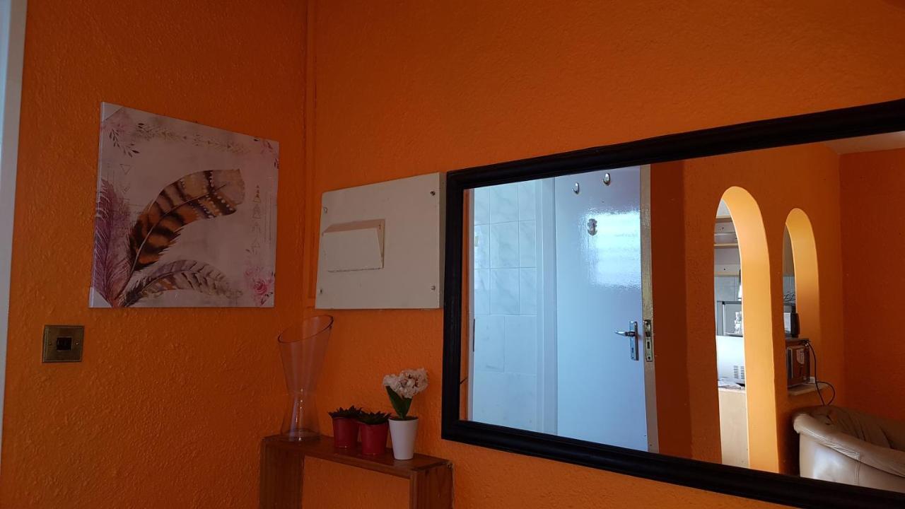 Lolo'S 1Bed Apt-Best Location-2Balconies Harare Ngoại thất bức ảnh