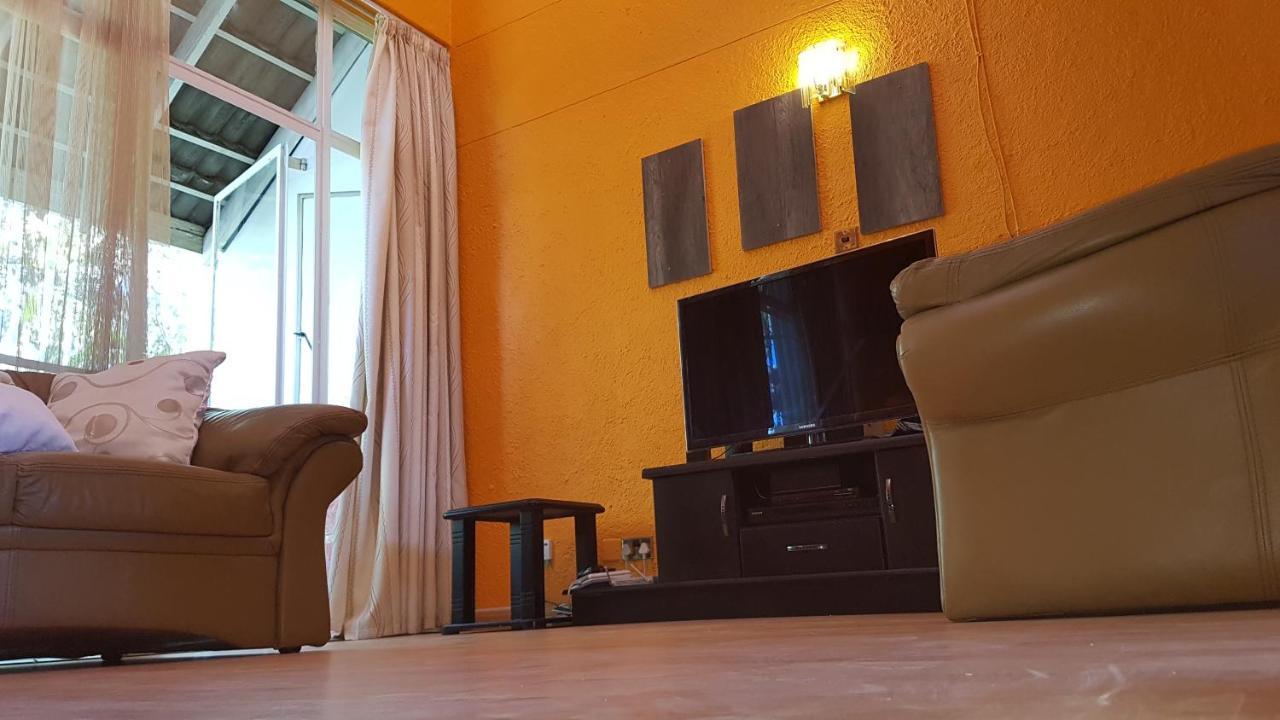 Lolo'S 1Bed Apt-Best Location-2Balconies Harare Ngoại thất bức ảnh