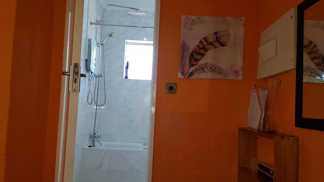 Lolo'S 1Bed Apt-Best Location-2Balconies Harare Ngoại thất bức ảnh